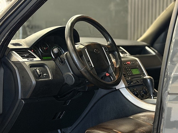 Land Rover Range Rover Sport 18 of 27