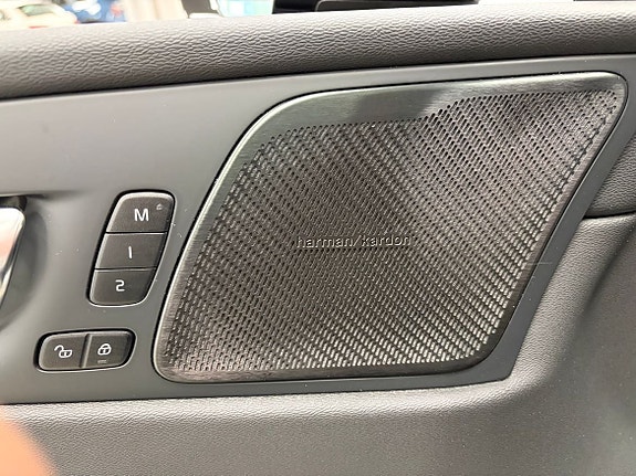 Volvo XC60 6 of 23