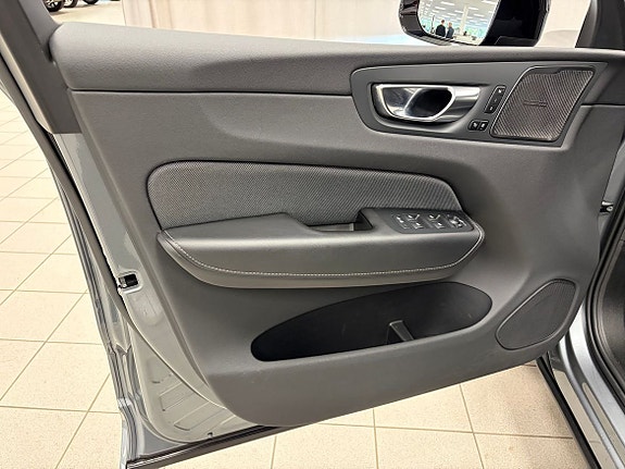 Volvo XC60 5 of 23