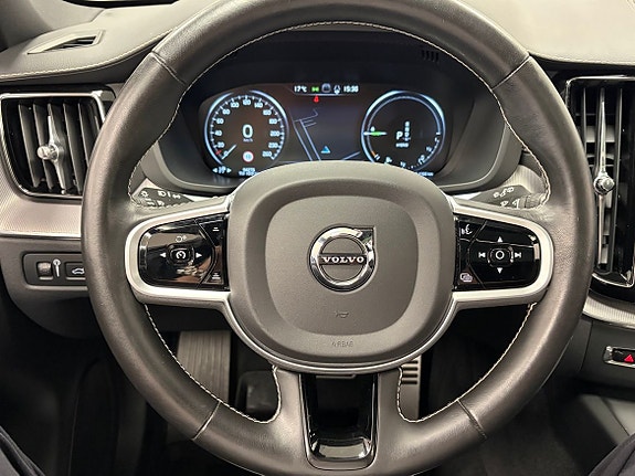 Volvo XC60 10 of 23