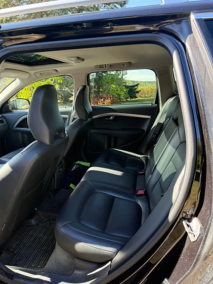 Volvo V70 3 of 7
