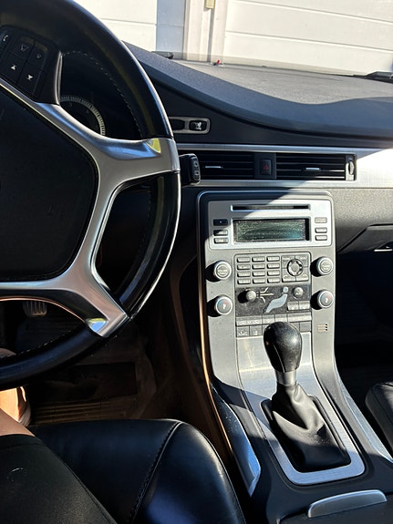 Volvo V70 2 of 3