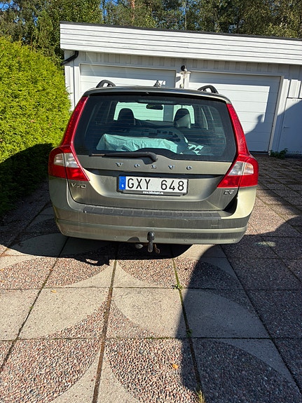 Volvo V70 3 of 3