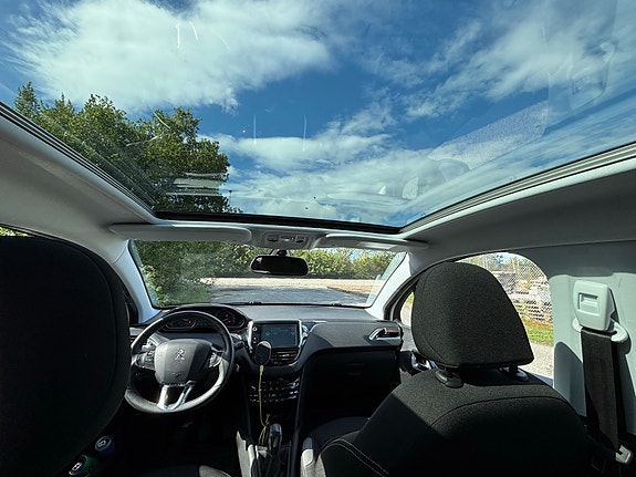 Peugeot 208 5 of 5
