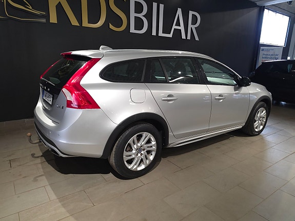 Volvo V60 Cross Country 5 of 13