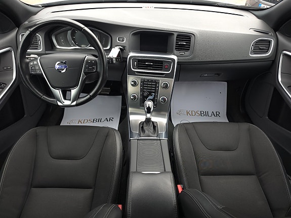 Volvo V60 Cross Country 8 of 13