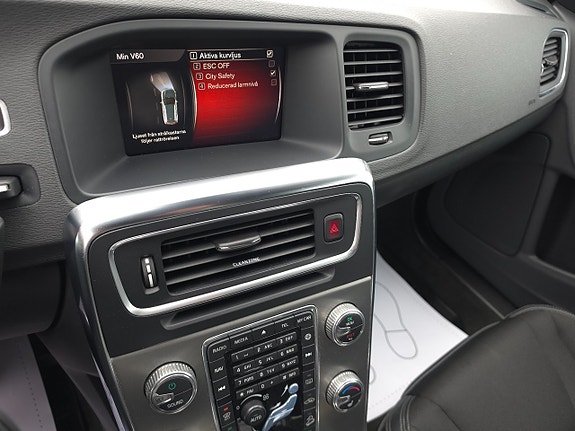 Volvo V60 Cross Country 11 of 13