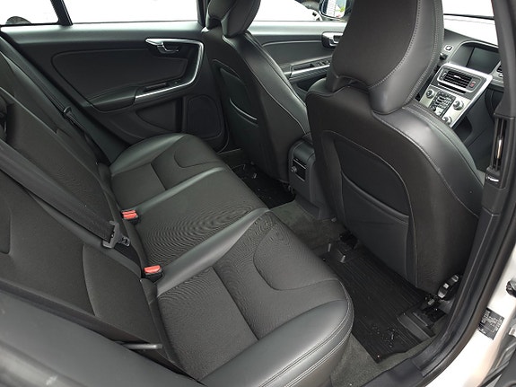 Volvo V60 Cross Country 10 of 13