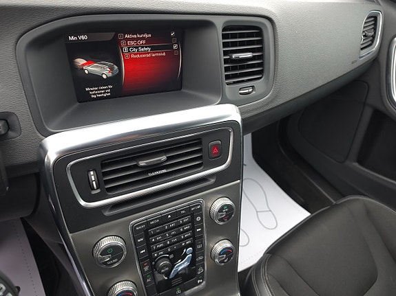 Volvo V60 Cross Country 12 of 13
