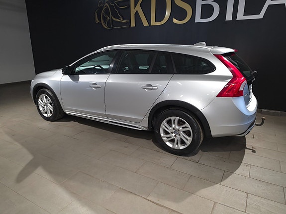 Volvo V60 Cross Country 3 of 13