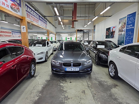 BMW 318i 3 of 16