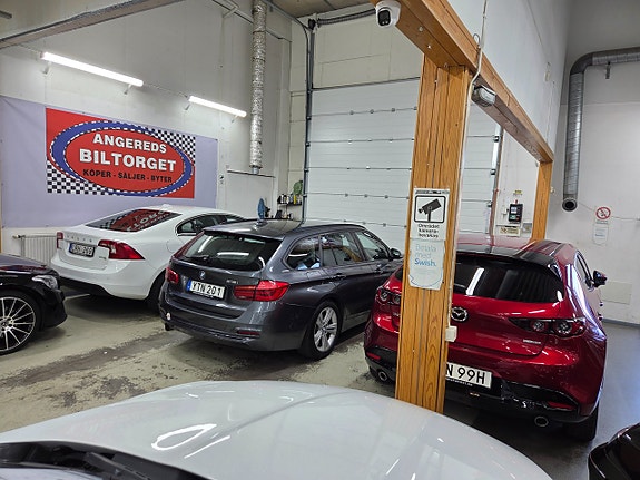 BMW 318i 6 of 16