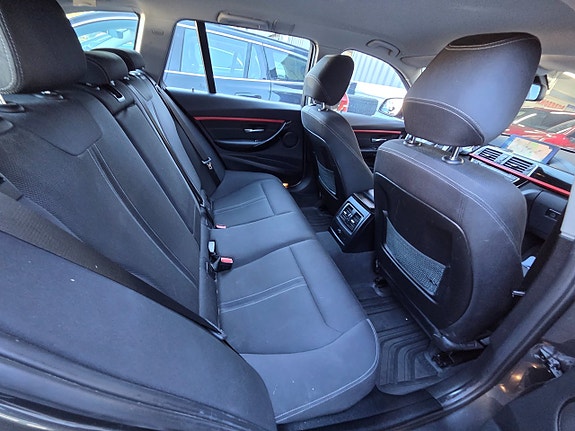 BMW 318i 10 of 16