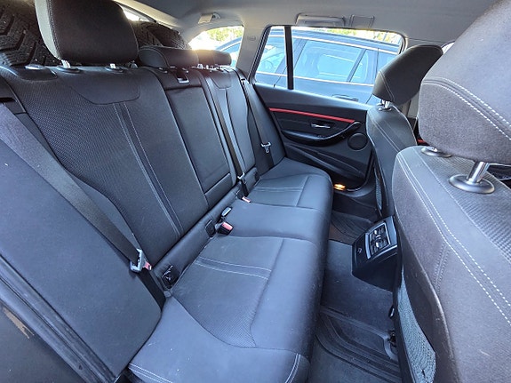BMW 318i 11 of 16