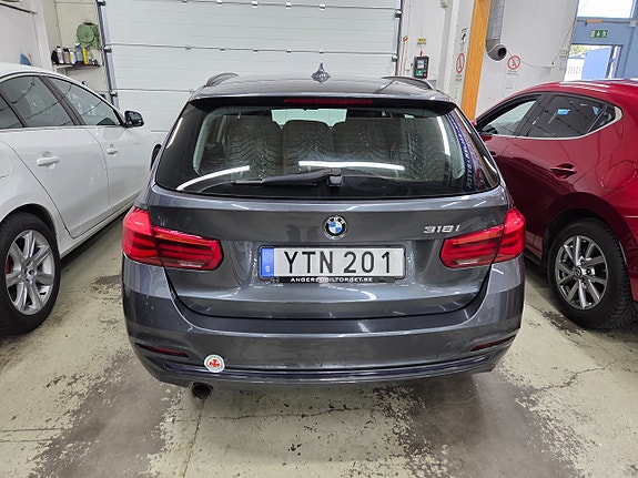 BMW 318i 7 of 16