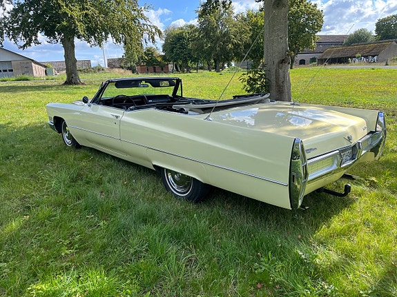 Cadillac Deville 5 of 21
