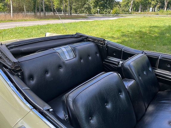 Cadillac Deville 13 of 21