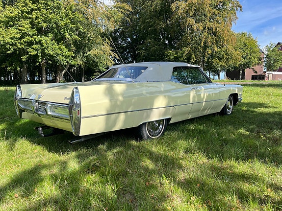 Cadillac Deville 10 of 21
