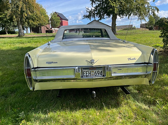 Cadillac Deville 7 of 21