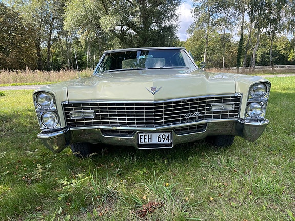 Cadillac Deville 8 of 21