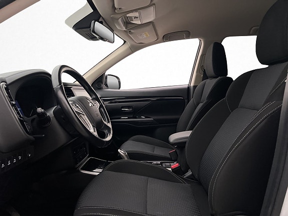 Mitsubishi Outlander 12 of 30