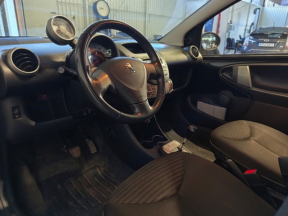 Peugeot 107 2 of 14