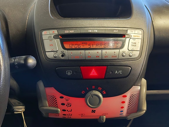 Peugeot 107 11 of 14