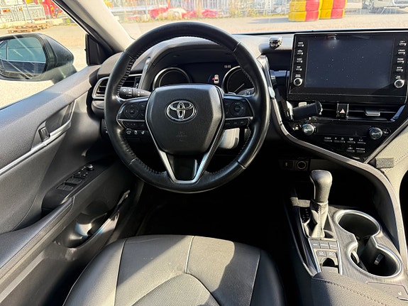 Toyota Camry 9 of 11