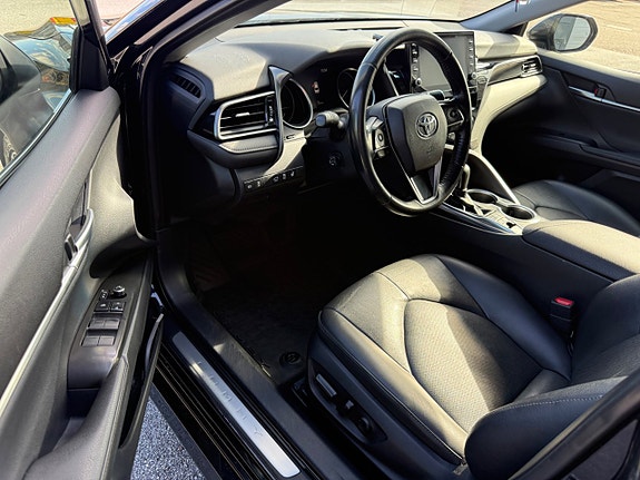 Toyota Camry 7 of 11