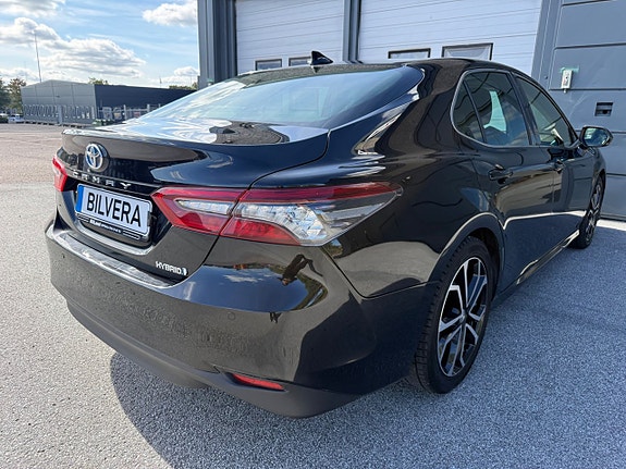 Toyota Camry 5 of 11