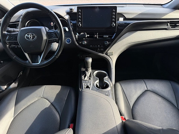 Toyota Camry 8 of 11