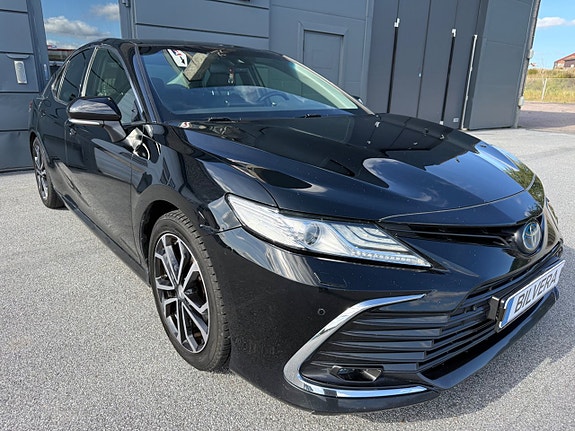 Toyota Camry 3 of 11