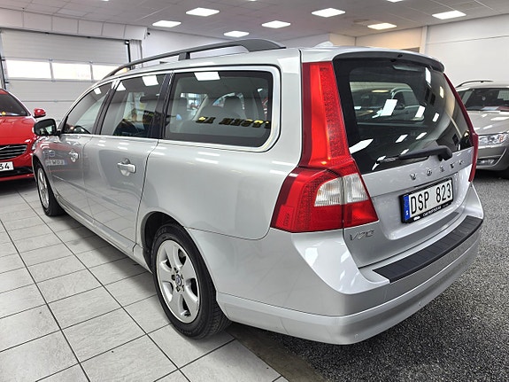 Volvo V70 4 of 17