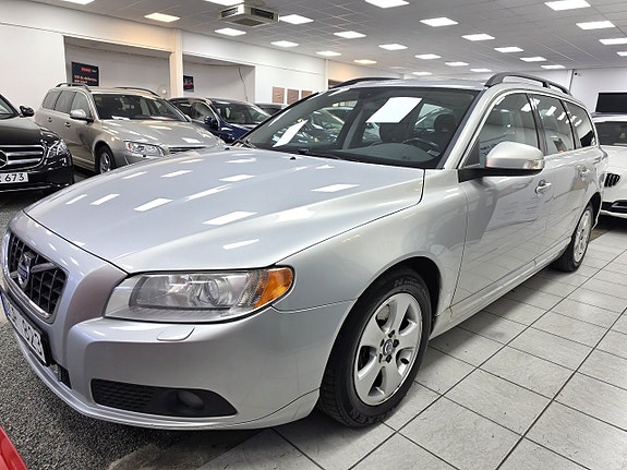 Volvo V70 2 of 17