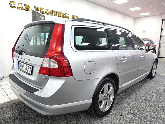 Volvo V70 3 of 17