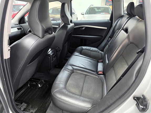 Volvo V70 8 of 17