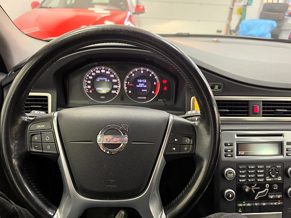 Volvo V70 11 of 17