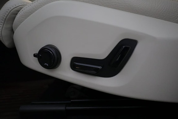 Volvo XC60 17 of 27