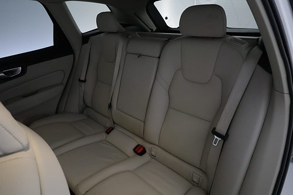 Volvo XC60 18 of 27