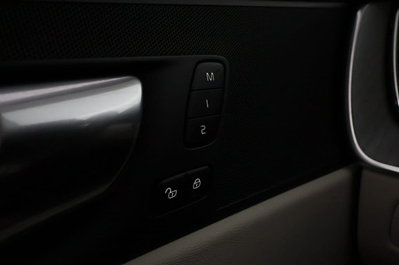 Volvo XC60 14 of 27