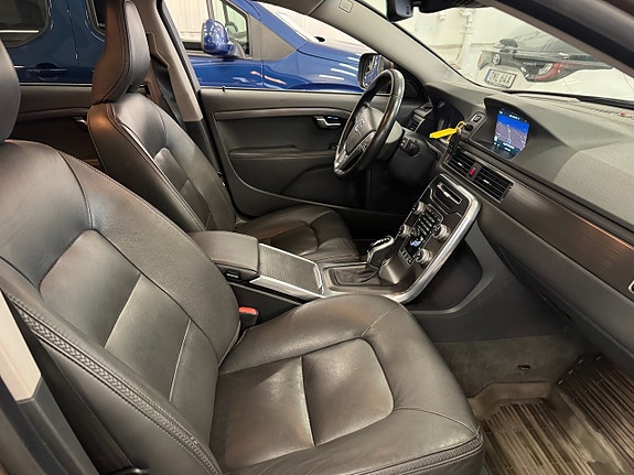 Volvo XC70 15 of 24