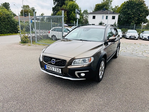 Volvo XC70 2 of 24