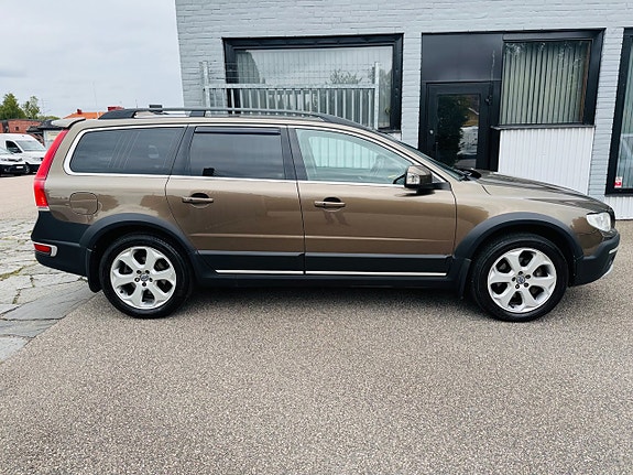 Volvo XC70 10 of 24