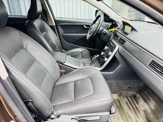 Volvo XC70 5 of 24