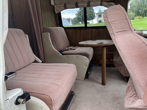 Ford Van Travelaire 6 of 15