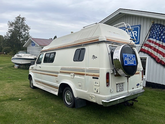 Ford Van Travelaire 2 of 15