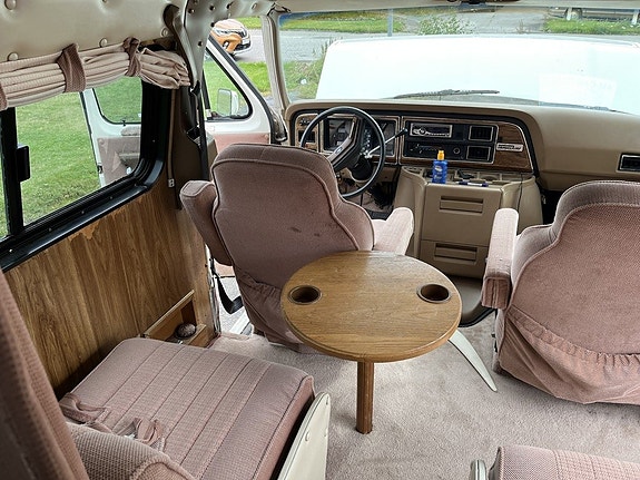 Ford Van Travelaire 10 of 15