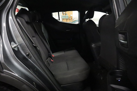 Toyota C-HR 12 of 22