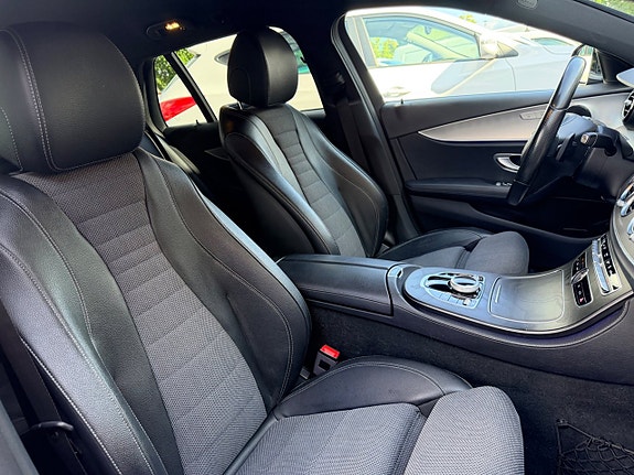 Mercedes-Benz E200 25 of 26