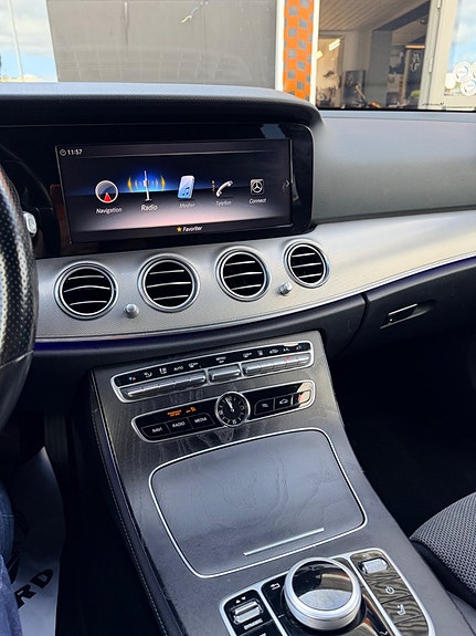 Mercedes-Benz E200 18 of 26